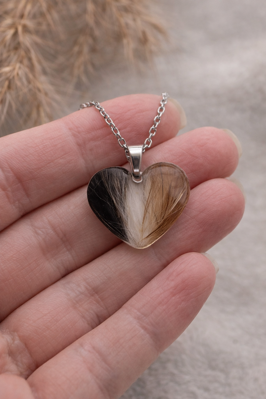 Colgante corazón con pelito personalizado