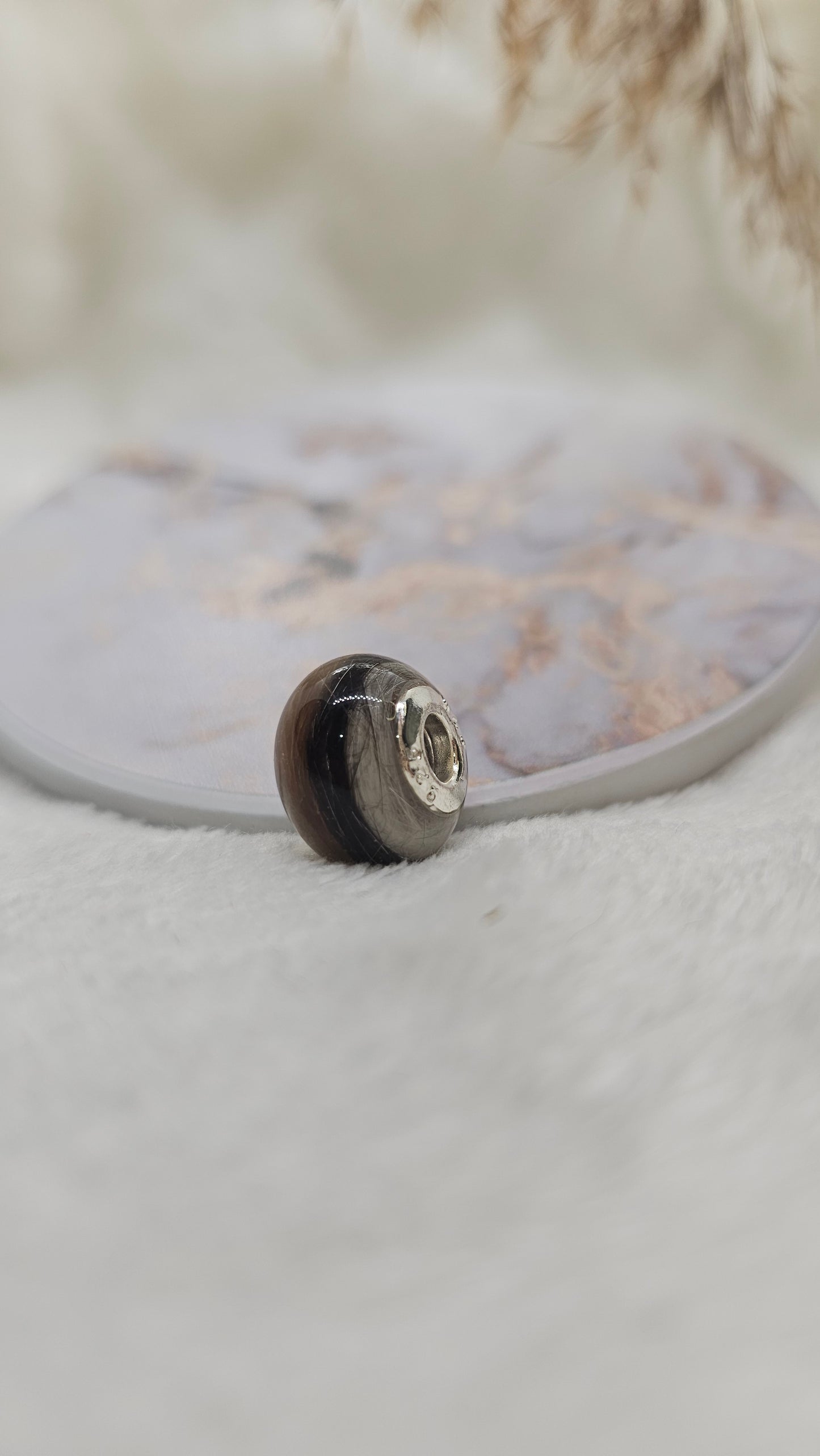 Charm memorial personalizado con cenizas y pelito – Recuerdo eterno