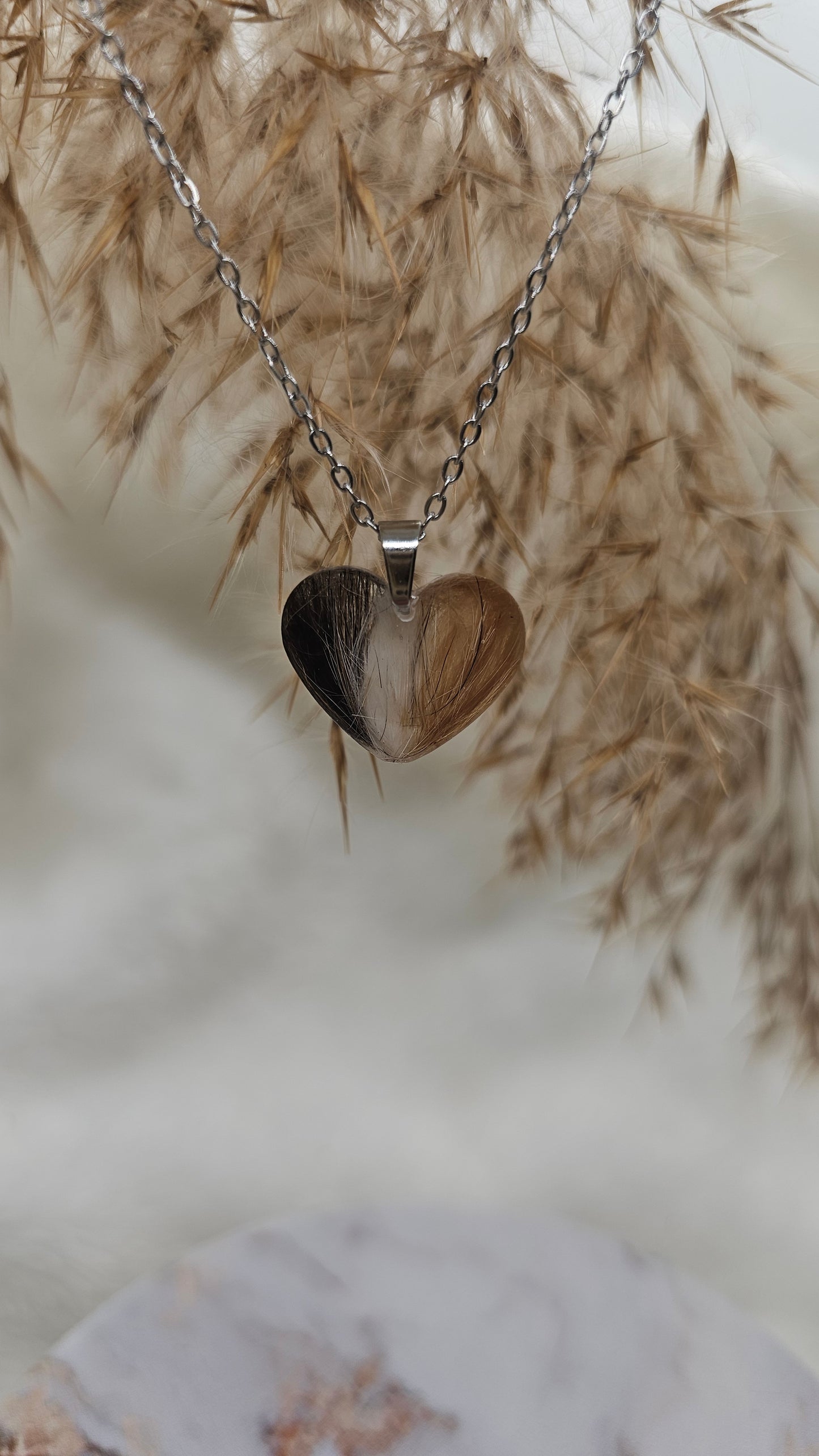 Colgante corazón con pelito personalizado