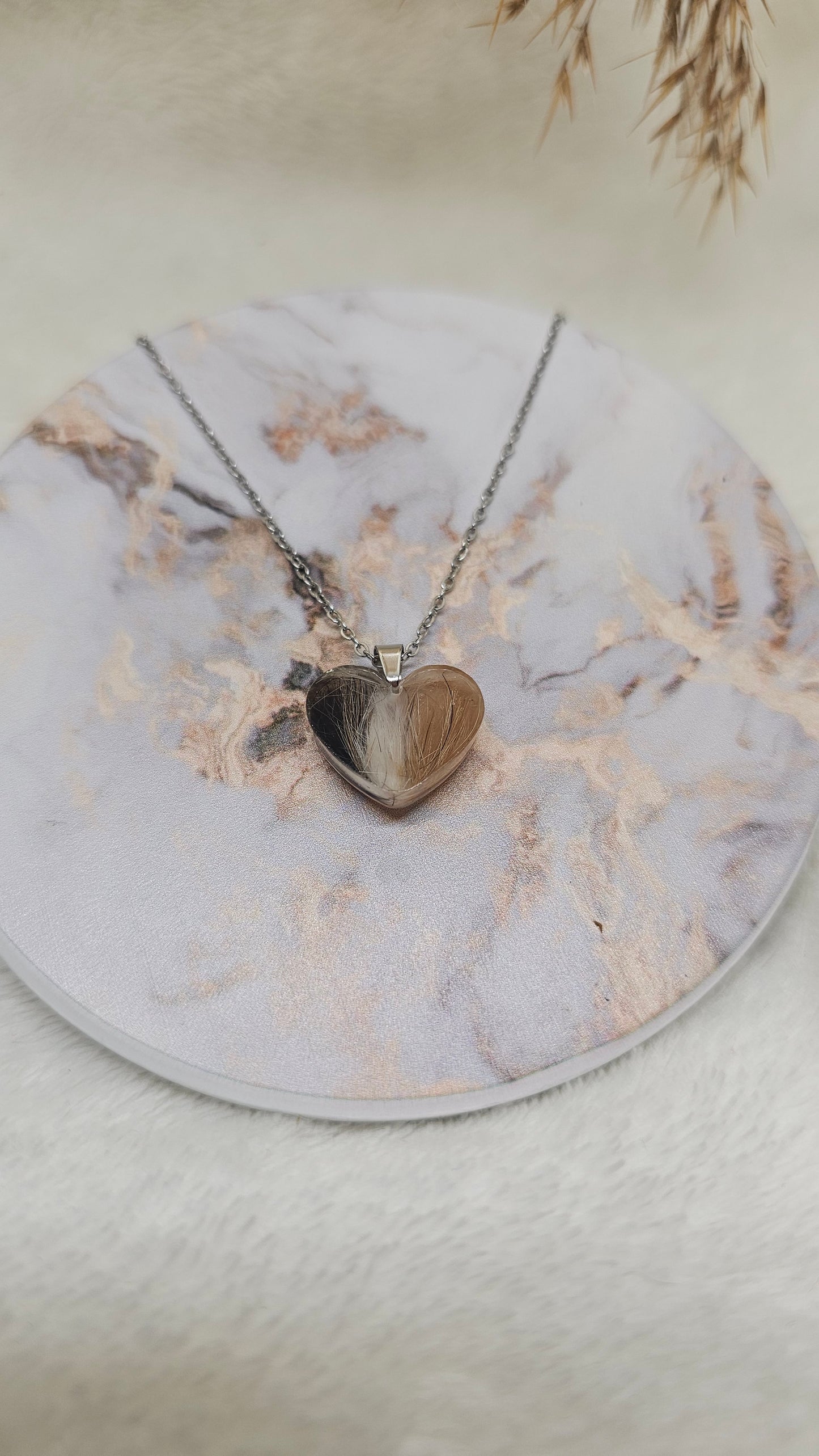 Colgante corazón con pelito personalizado