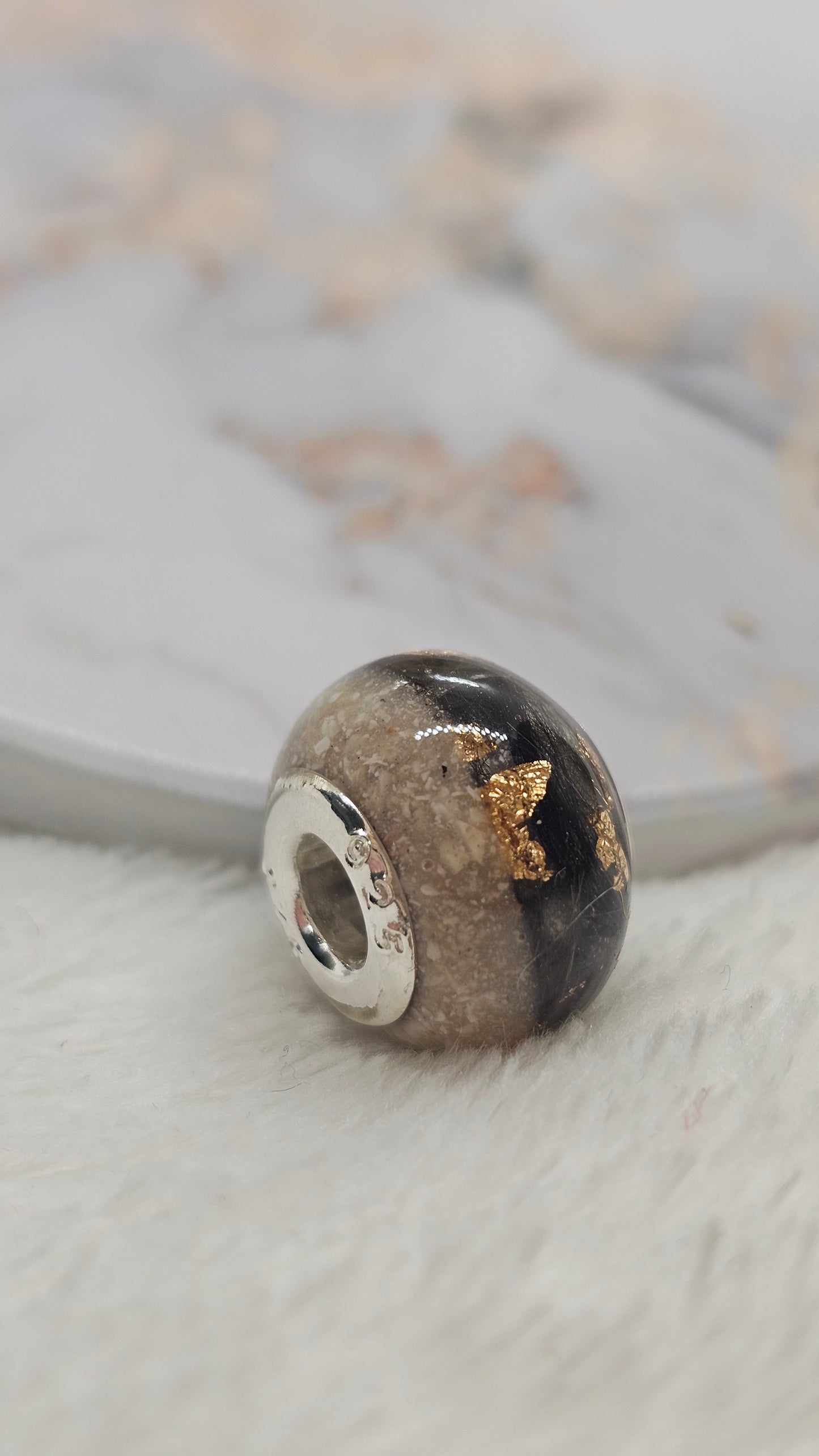 Charm memorial personalizado con cenizas y pelito – Recuerdo eterno