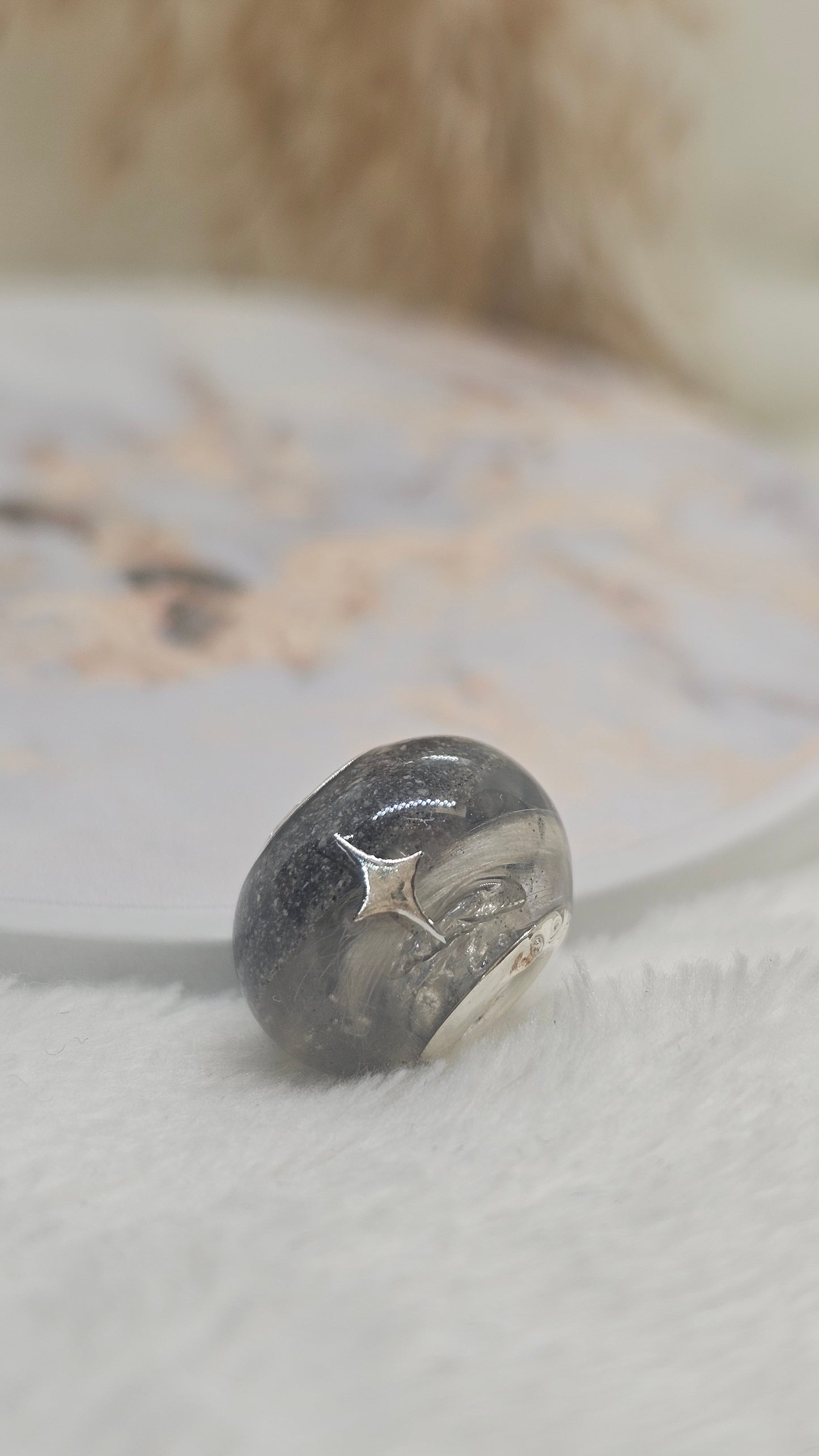 Charm memorial personalizado con cenizas y pelito – Recuerdo eterno