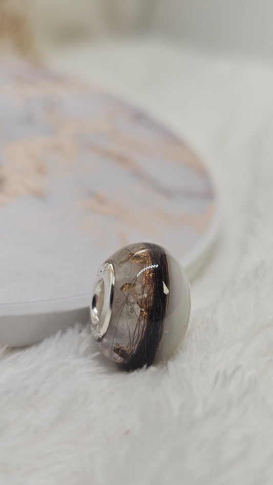 Charm personalizado con leche materna y pelito – Joya emocional maternidad