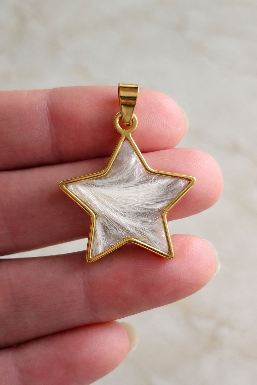 Colgante estrella con pelito personalizado – Joya emocional única