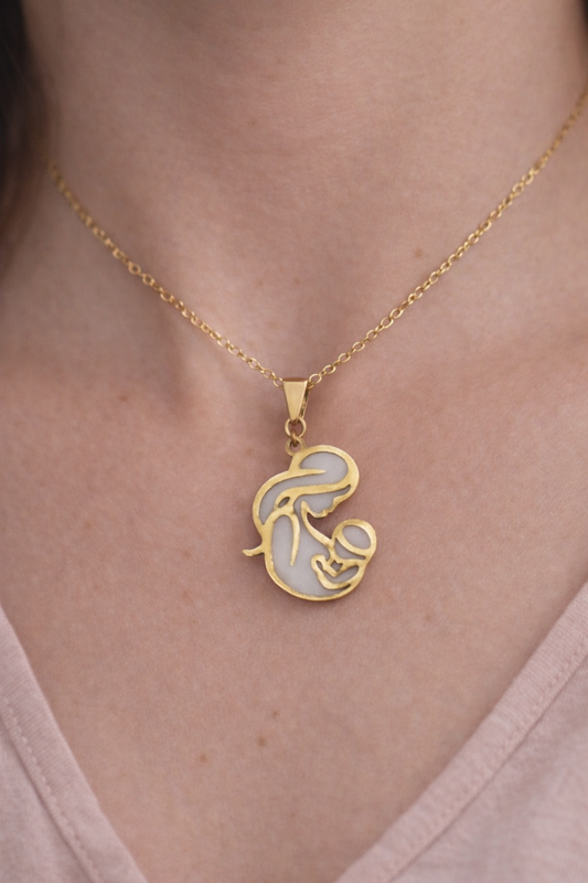 Colgante mamá y bebé lactando con leche materna – Joya emocional personalizada