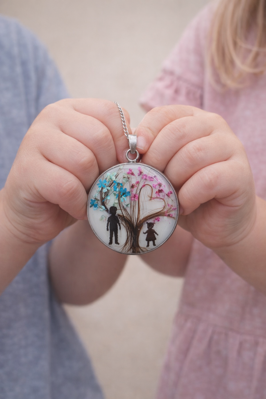 Colgante Árbol de la Vida con leche materna y pelito – Joya emocional personalizada