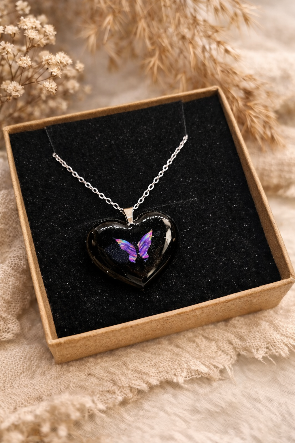 Colgante corazón personalizado con textil y mariposa emocional