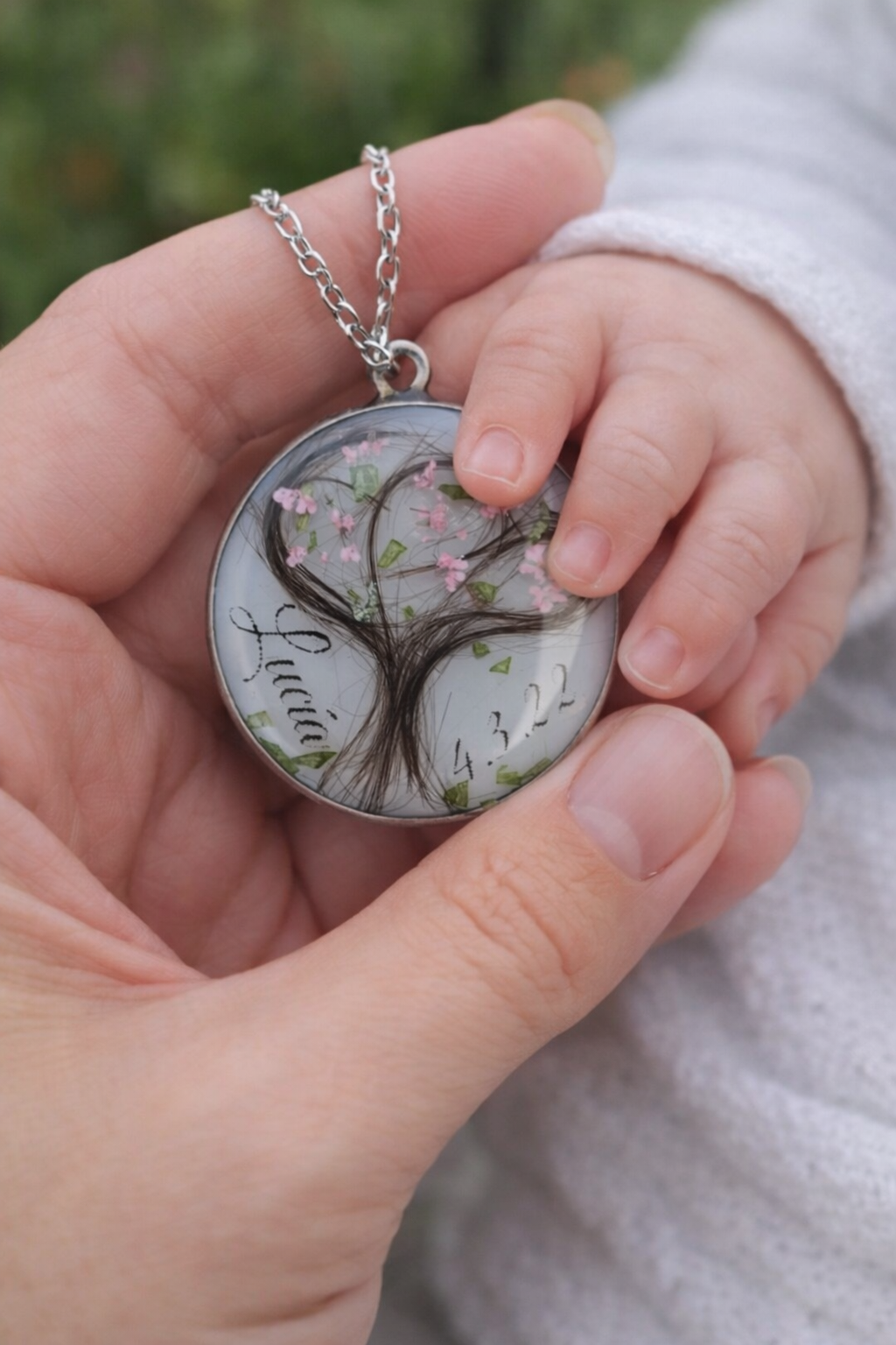 Colgante Árbol de la Vida con leche materna y pelito – Joya emocional personalizada