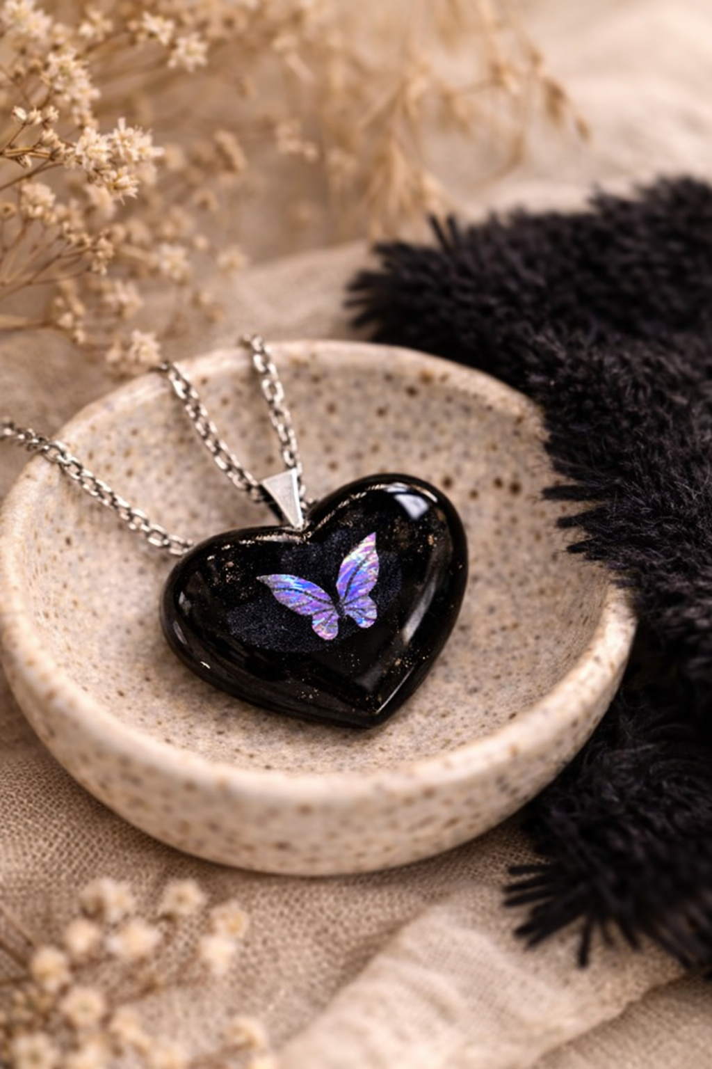 Colgante corazón personalizado con textil y mariposa emocional