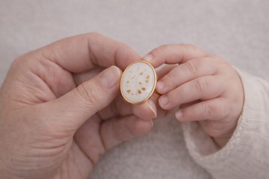 Anillo emocional ajustable con leche materna y cordón