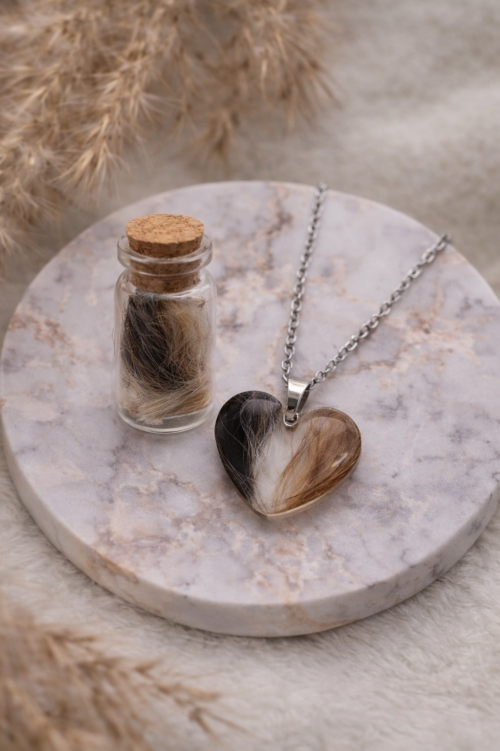 Colgante corazón con pelito personalizado